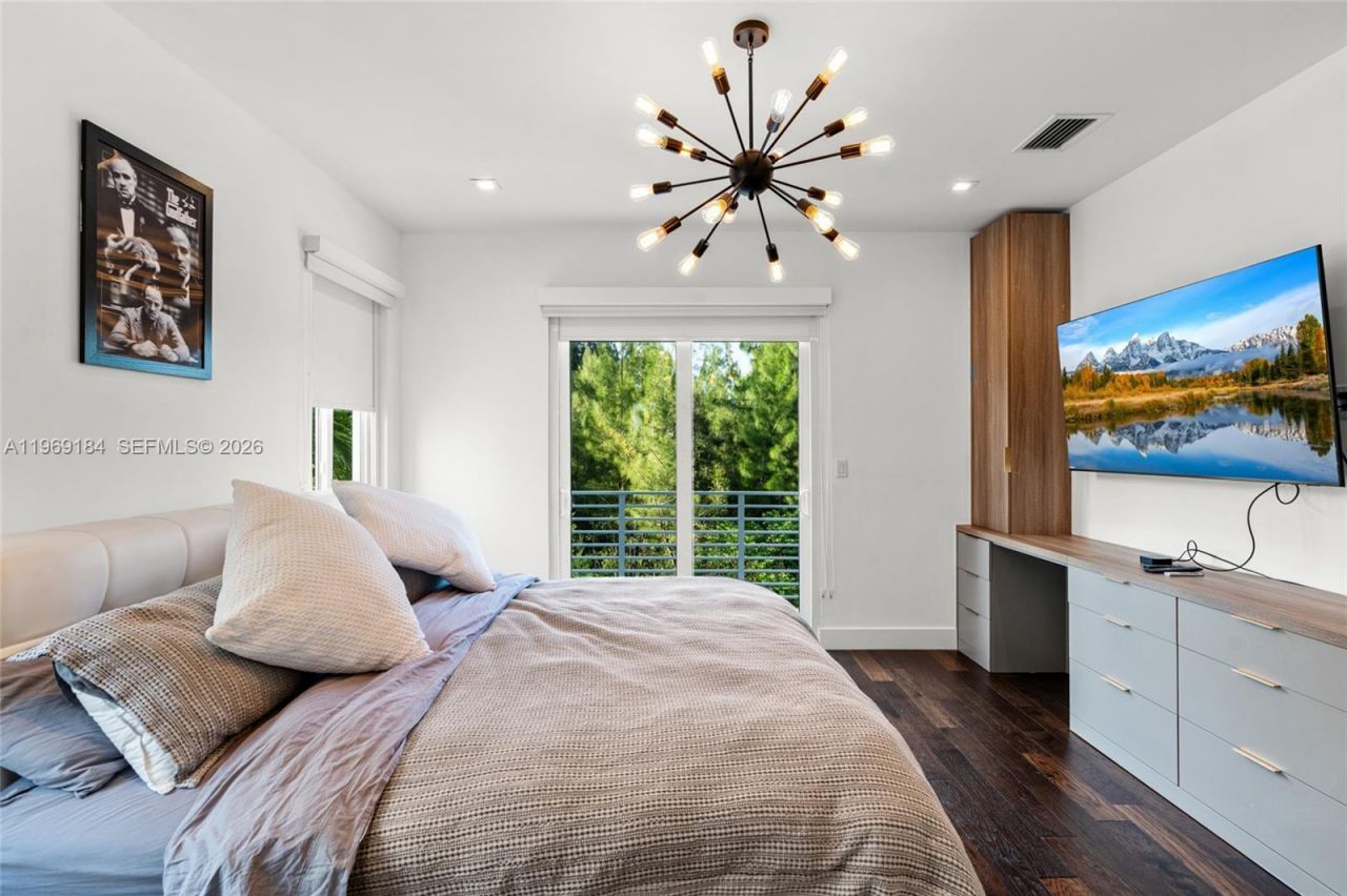 10373 NW 68th Ter, Doral, FL 33178 Photo