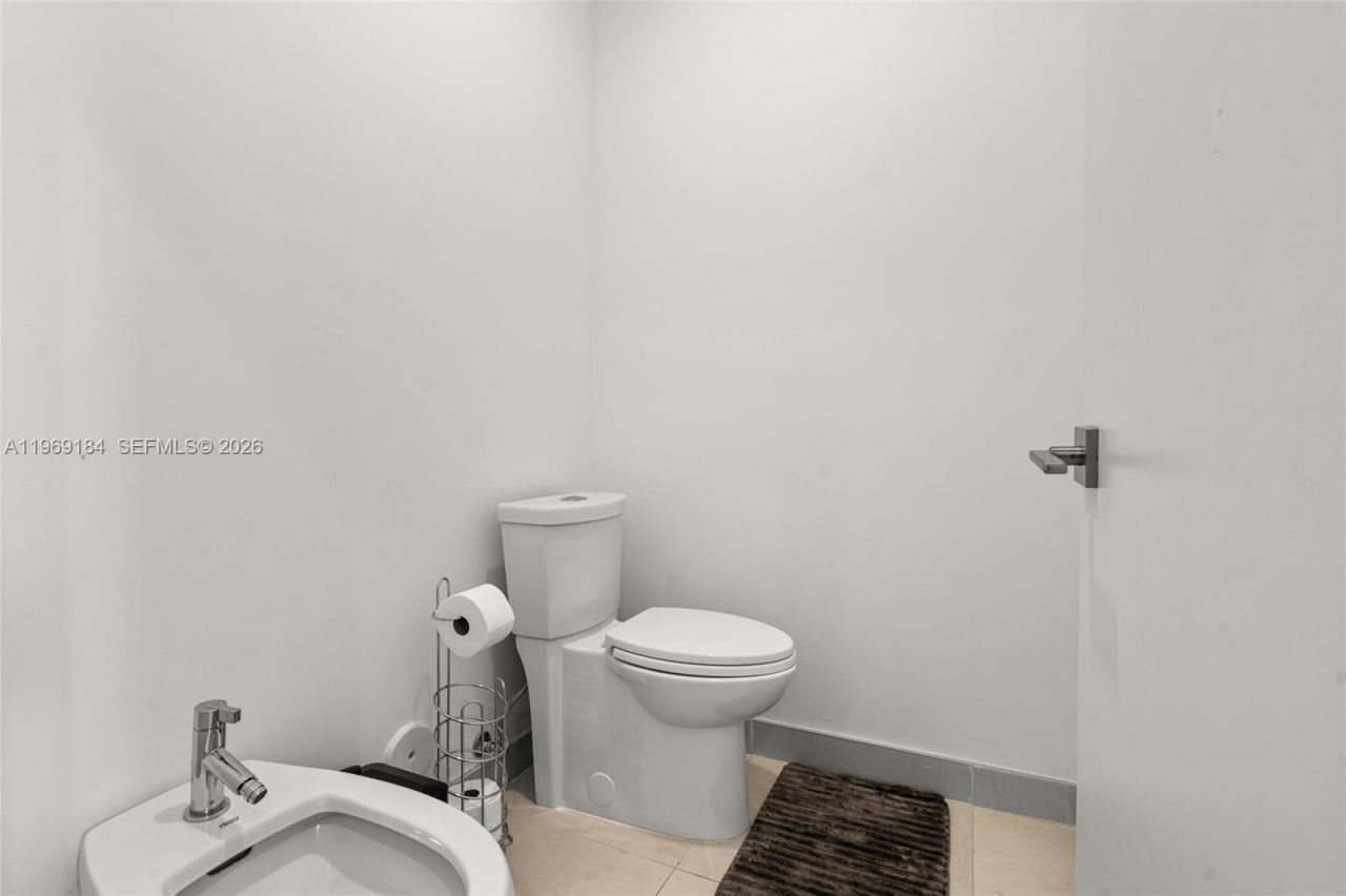 10373 NW 68th Ter, Doral, FL 33178 Photo