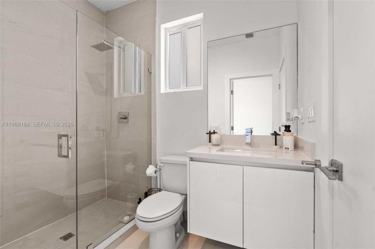 10373 NW 68th Ter, Doral, FL 33178 Photo