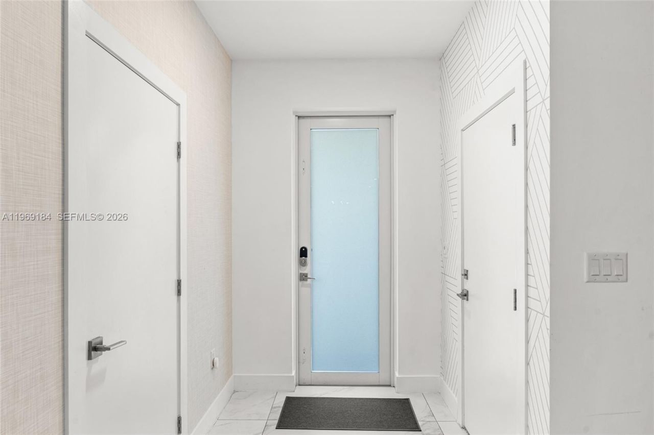 10373 NW 68th Ter, Doral, FL 33178 Photo