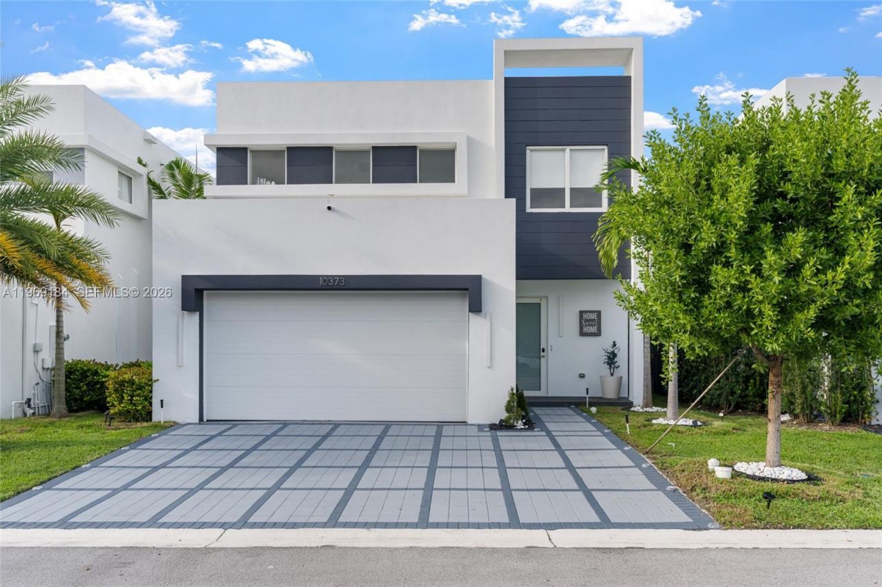 10373 NW 68th Ter, Doral, FL 33178 Photo