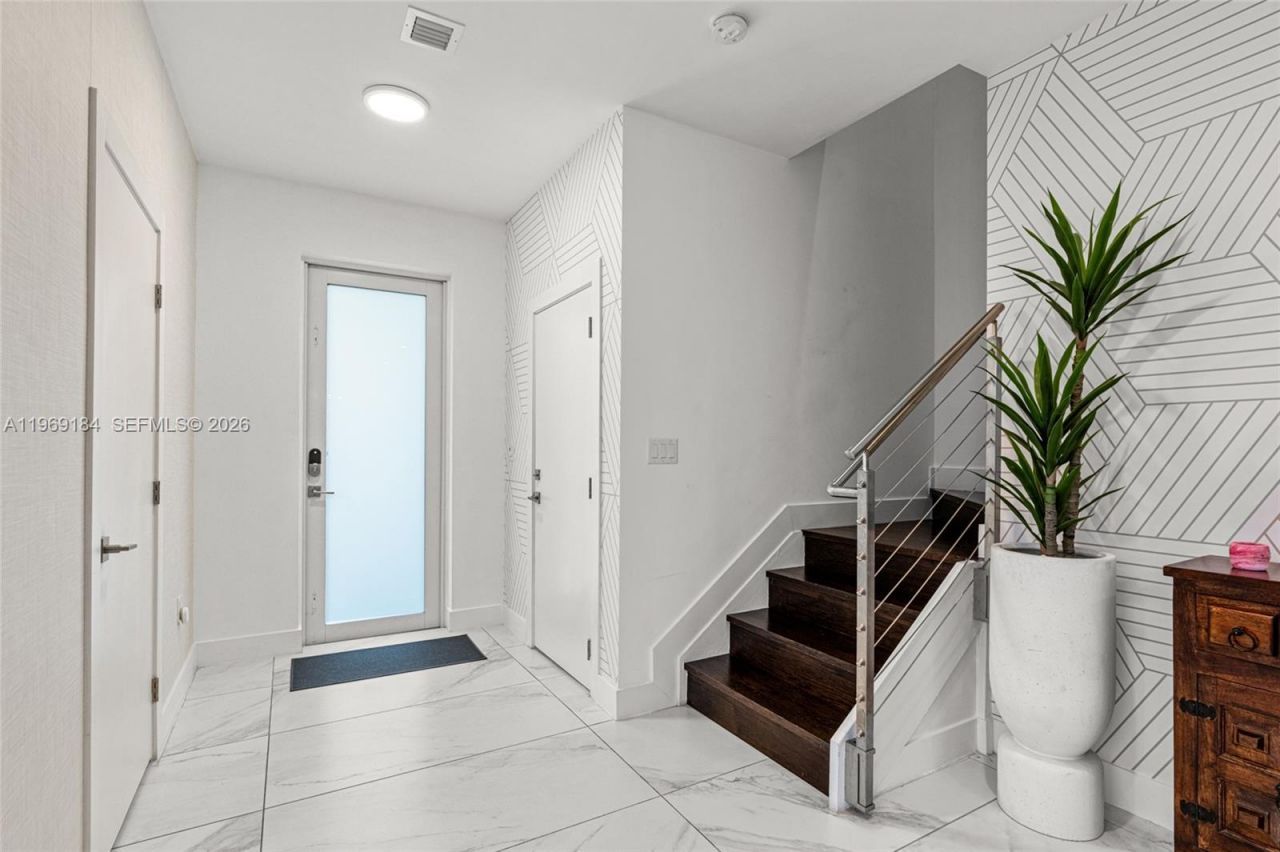 10373 NW 68th Ter, Doral, FL 33178 Photo