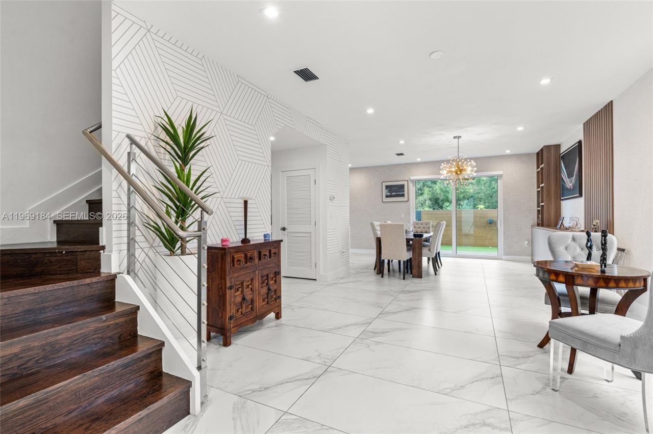 10373 NW 68th Ter, Doral, FL 33178 Photo