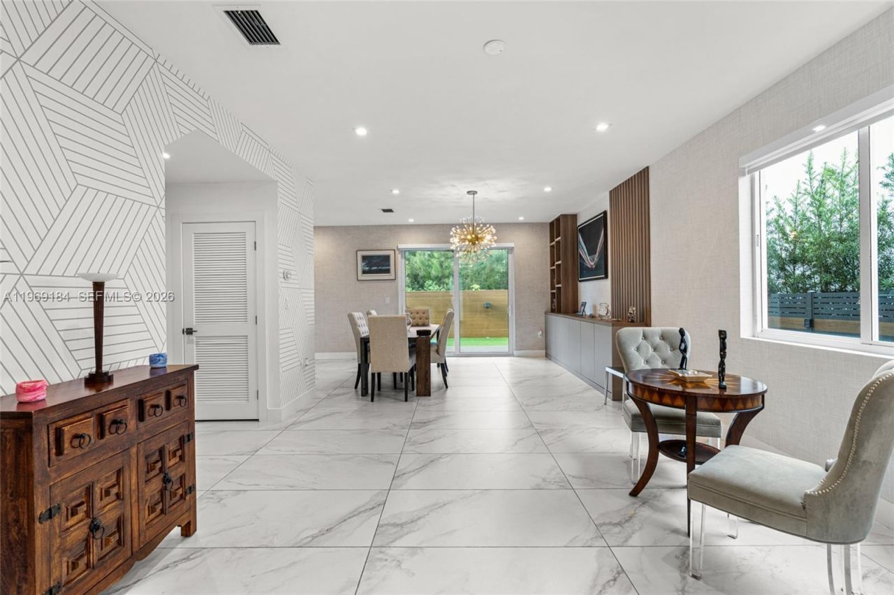 10373 NW 68th Ter, Doral, FL 33178 Photo