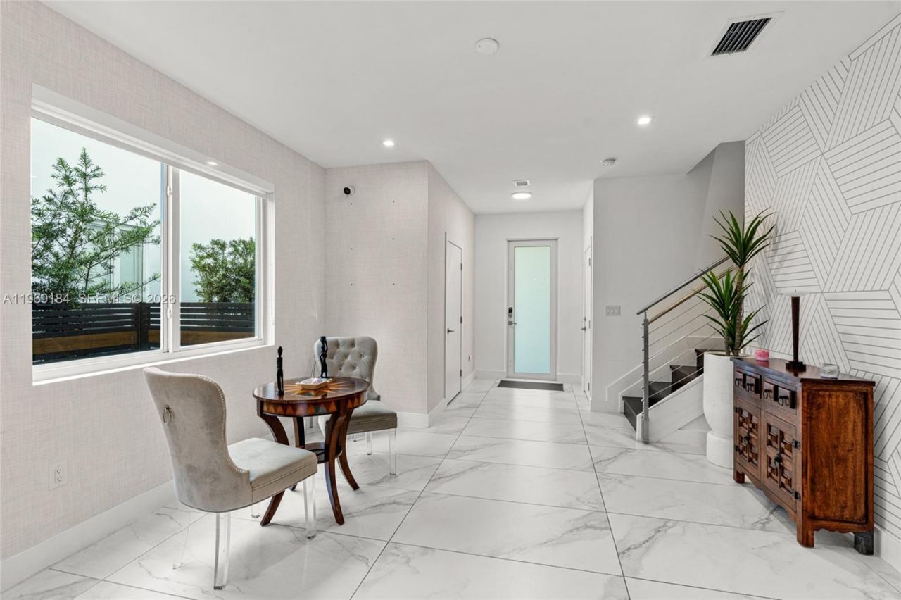 10373 NW 68th Ter, Doral, FL 33178 Photo