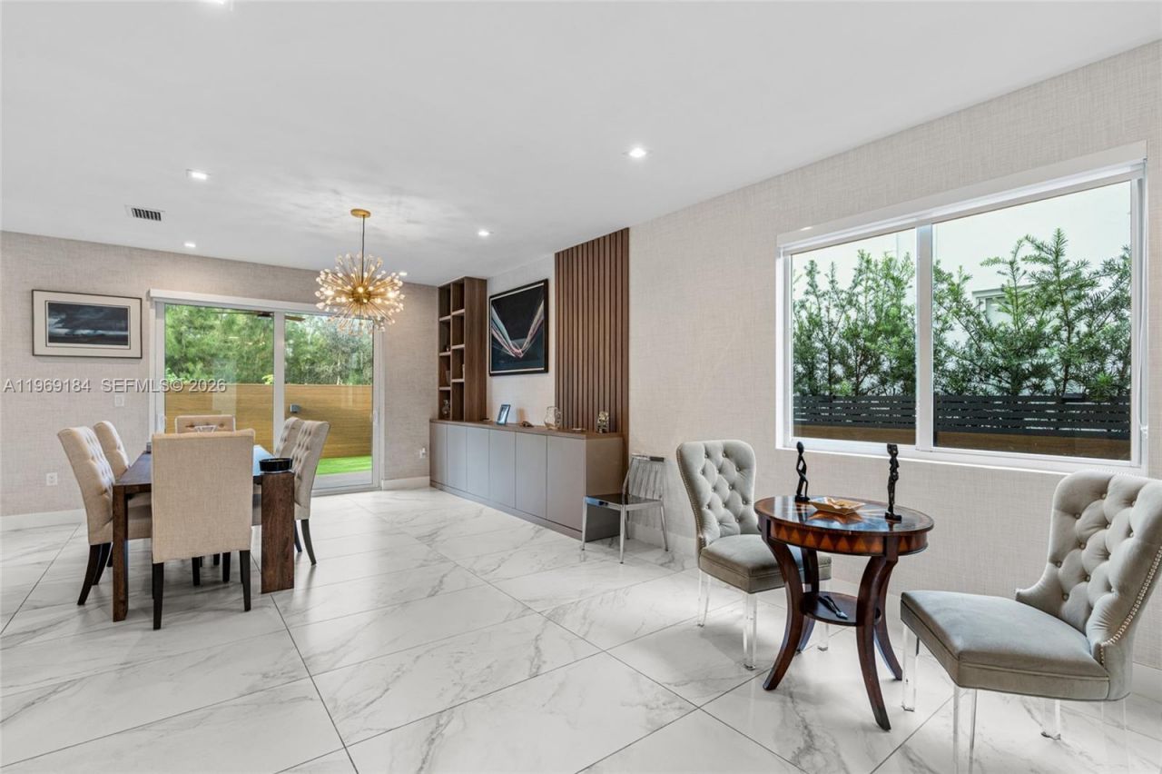 10373 NW 68th Ter, Doral, FL 33178 Photo