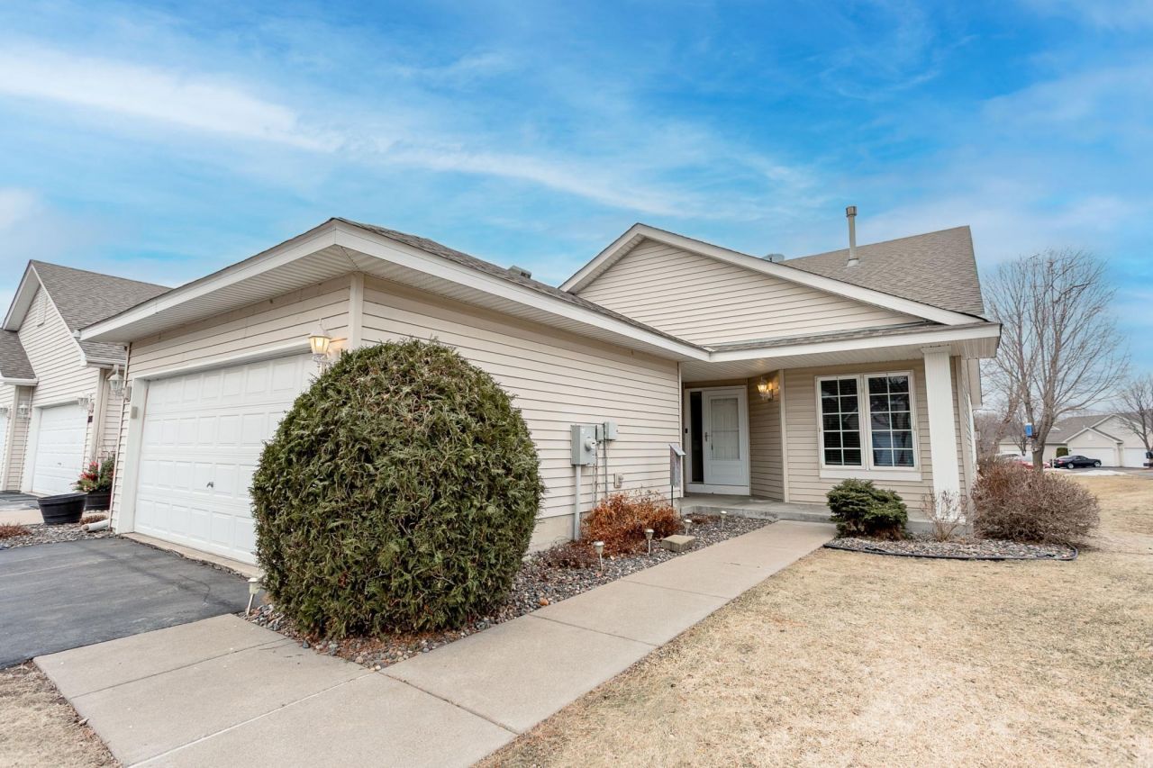 10493 181st Lane Nw, Elk River, MN 55330 Main Photo