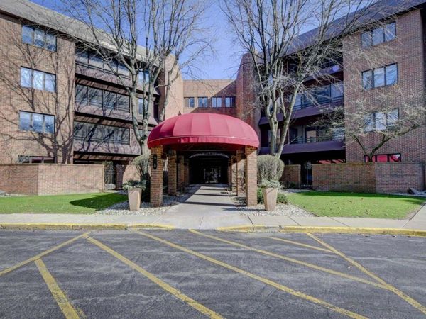 910 Ridge Road, Unit 405, Munster, IN 46321