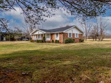 6651 S Highway 211 , Salt Lick, KY 40371