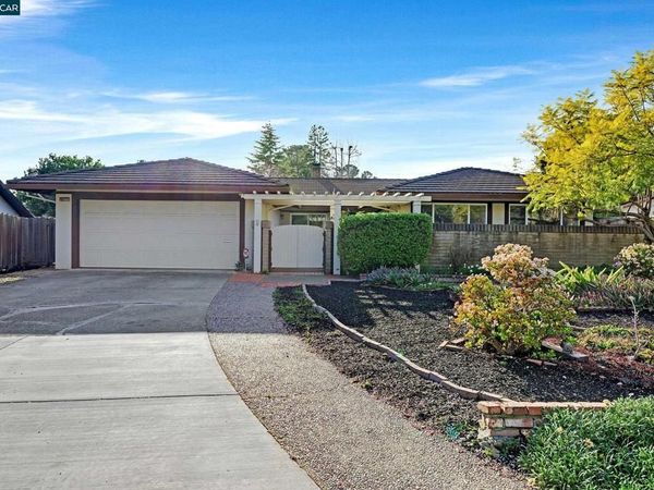 27889 27889 Farm Hill Dr, Hayward, CA 94542