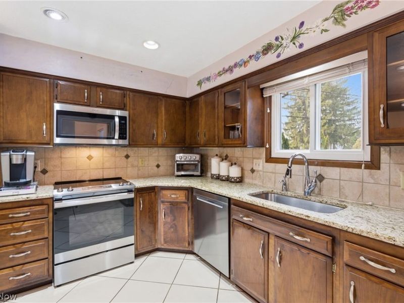 1884 Brainard Road, Lyndhurst, OH 44124 Photo 10