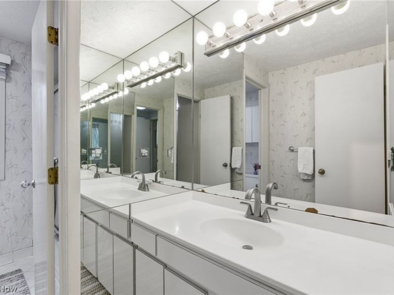 1884 Brainard Road, Lyndhurst, OH 44124 Photo 22