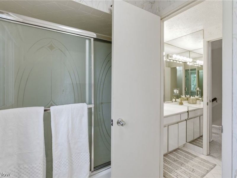 1884 Brainard Road, Lyndhurst, OH 44124 Photo 24