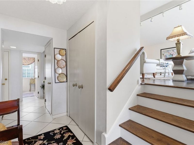 1884 Brainard Road, Lyndhurst, OH 44124 Photo 3