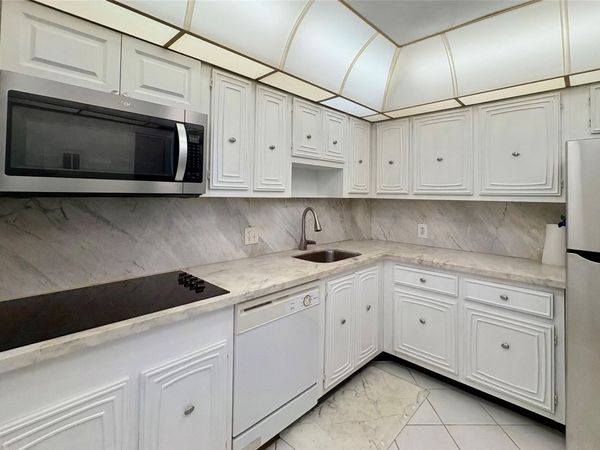 2601 S Course Dr, Unit 406, Pompano Beach, FL 33069