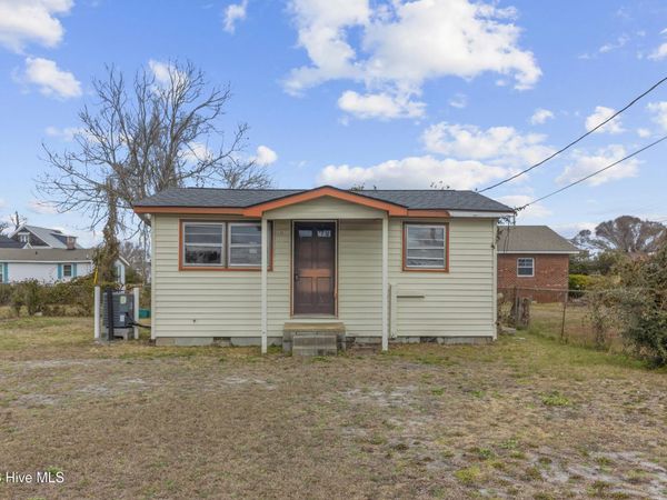 1102 Bay Street, Morehead City, NC 28557