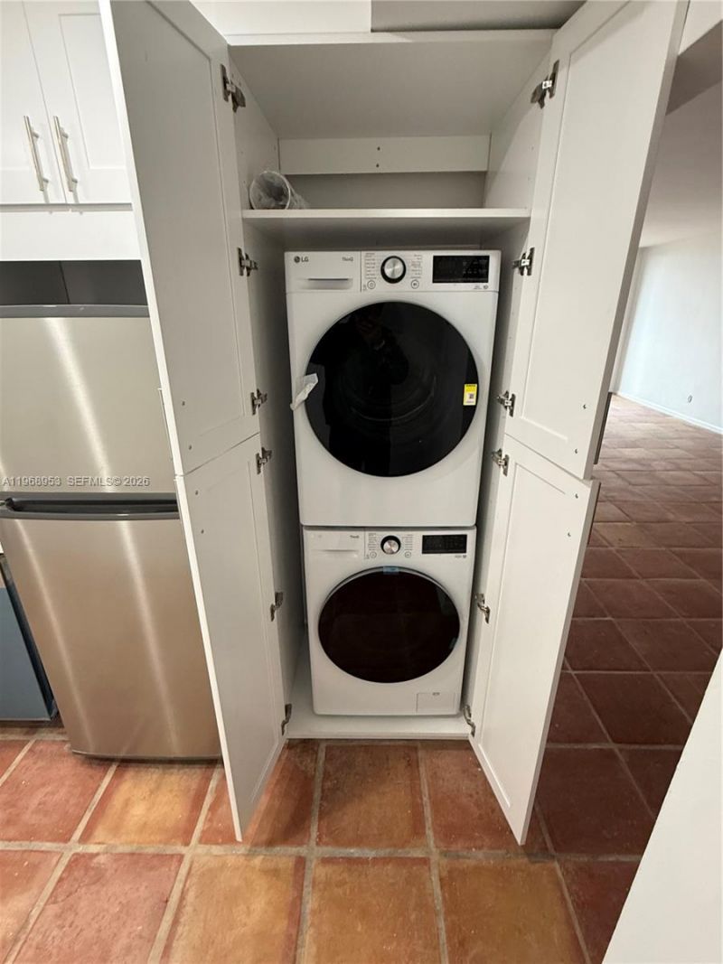 90 Edgewater Dr, Unit 1016, Coral Gables, FL 33133 Photo