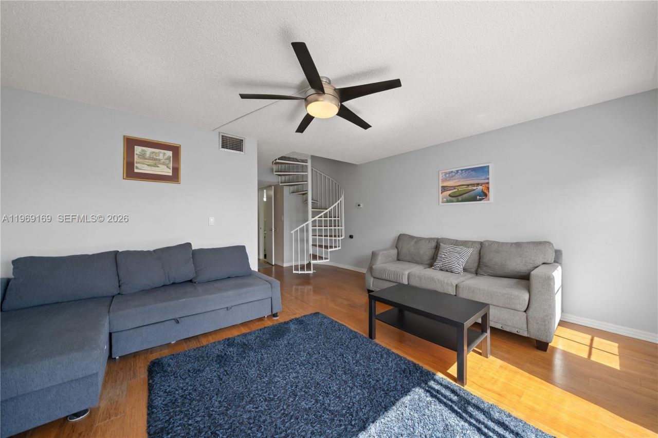 670 Tennis Club Dr, Unit 307, Fort Lauderdale, FL 33311 Photo