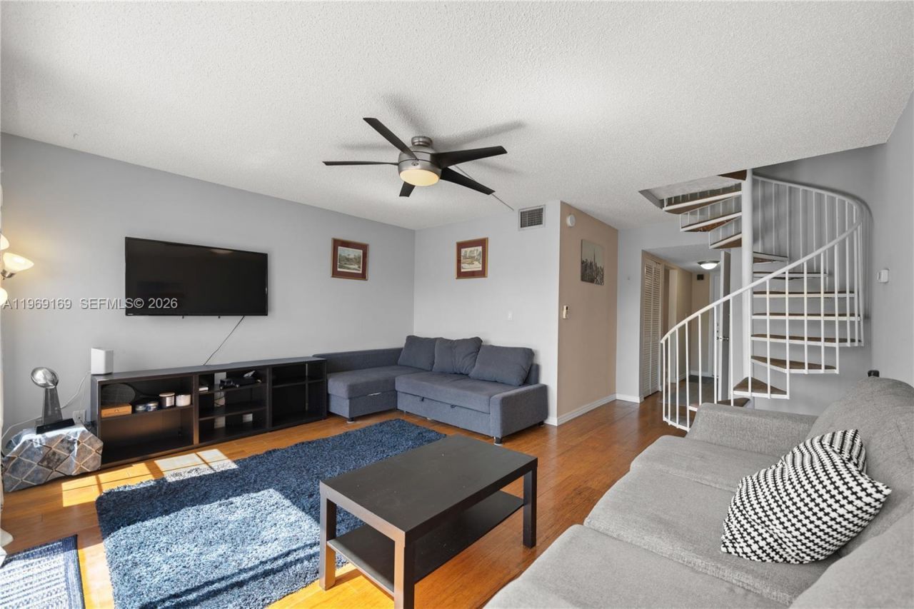 670 Tennis Club Dr, Unit 307, Fort Lauderdale, FL 33311 Photo