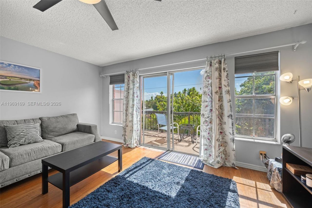 670 Tennis Club Dr, Unit 307, Fort Lauderdale, FL 33311 Photo