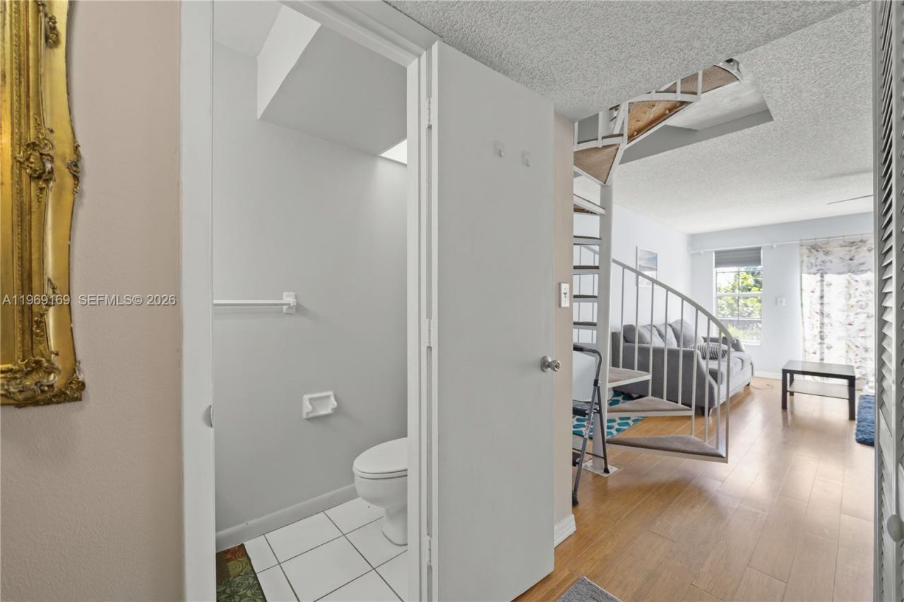 670 Tennis Club Dr, Unit 307, Fort Lauderdale, FL 33311 Photo