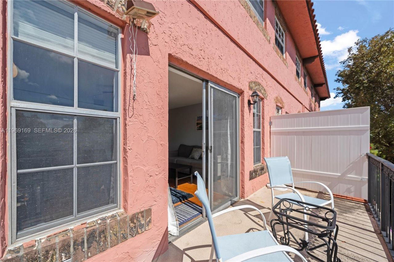 670 Tennis Club Dr, Unit 307, Fort Lauderdale, FL 33311 Photo