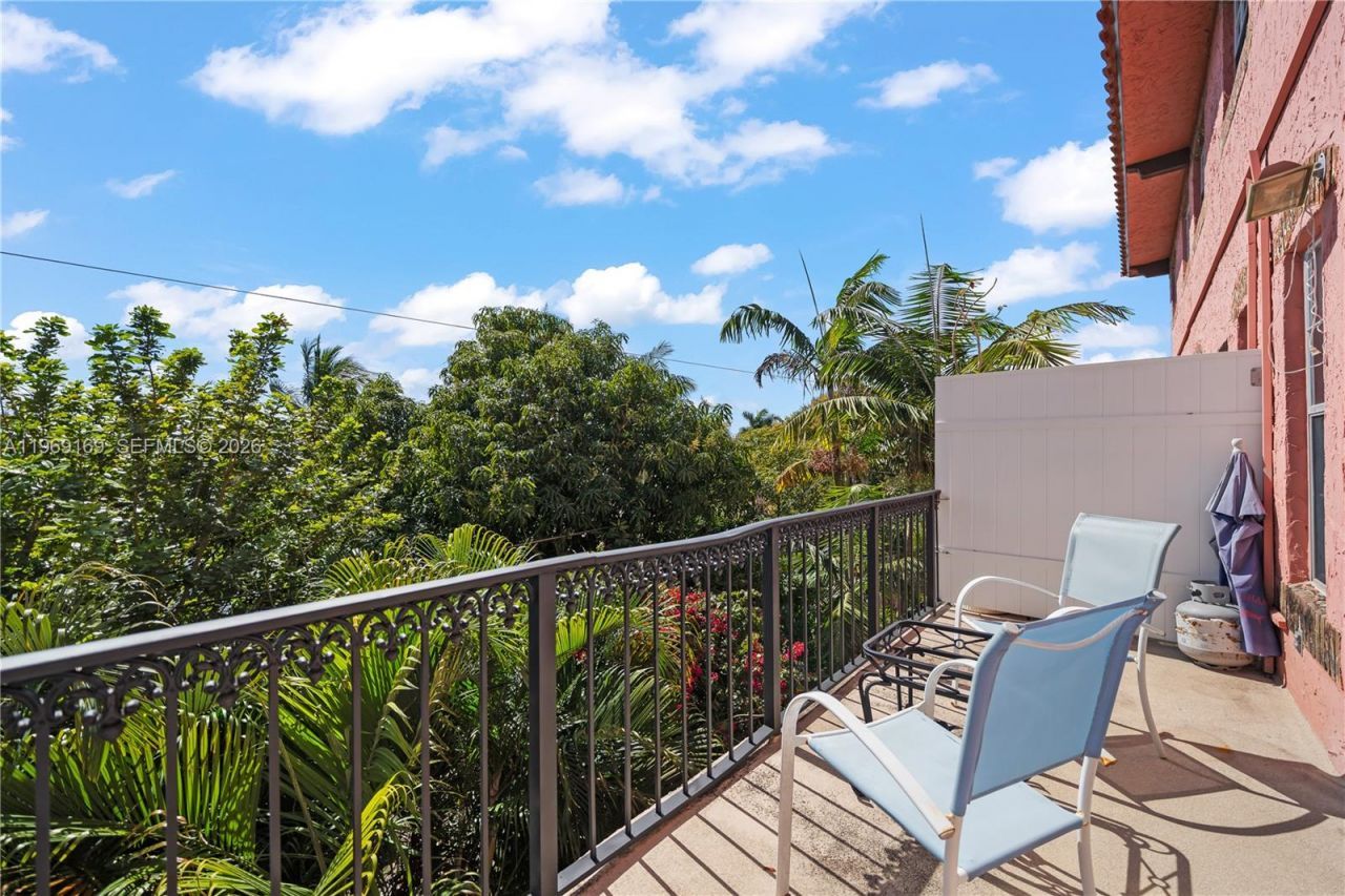 670 Tennis Club Dr, Unit 307, Fort Lauderdale, FL 33311 Photo