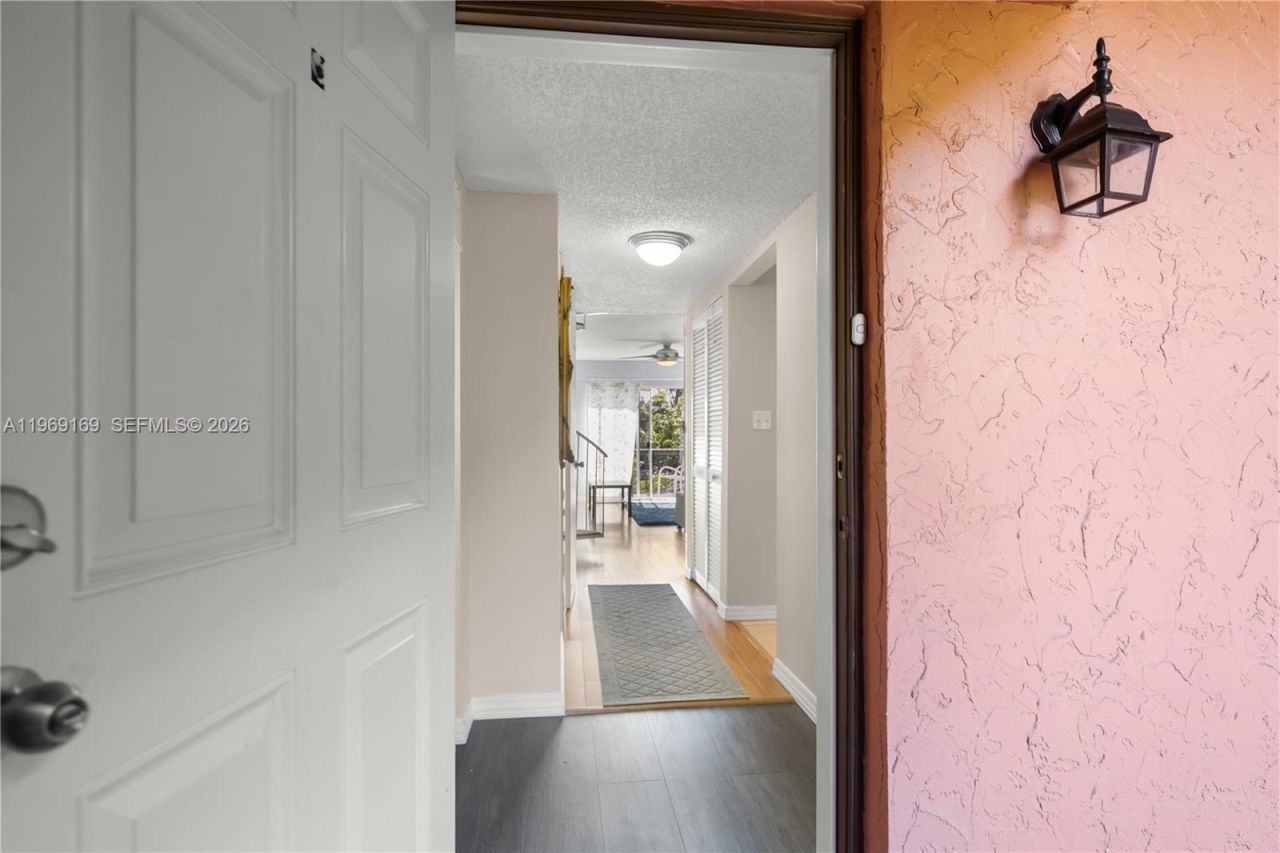 670 Tennis Club Dr, Unit 307, Fort Lauderdale, FL 33311 Photo