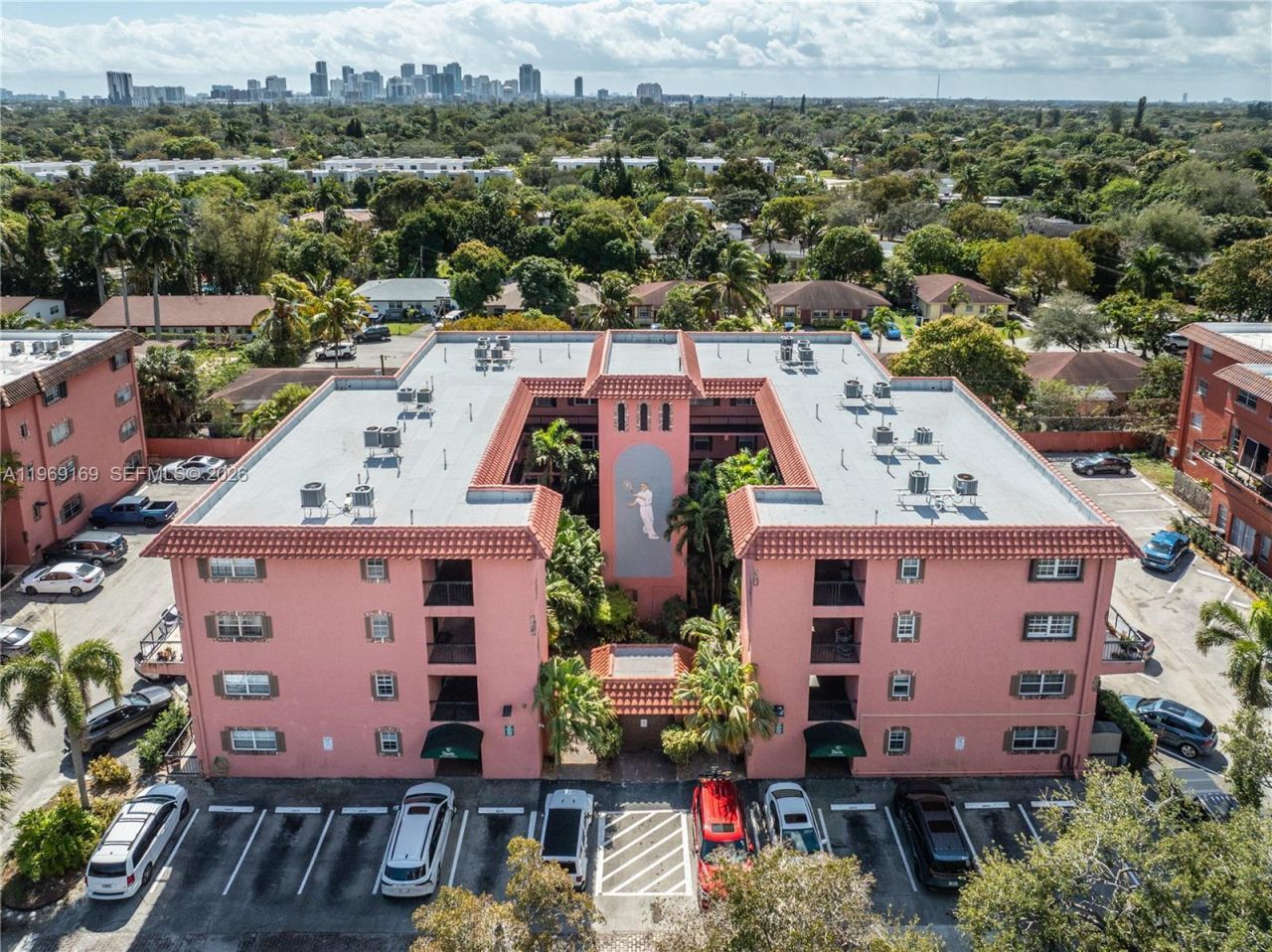 670 Tennis Club Dr, Unit 307, Fort Lauderdale, FL 33311 Photo