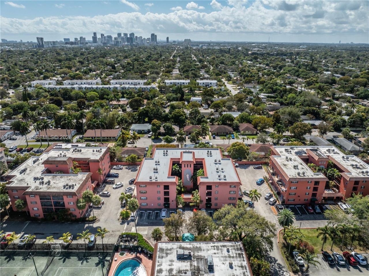 670 Tennis Club Dr, Unit 307, Fort Lauderdale, FL 33311 Photo