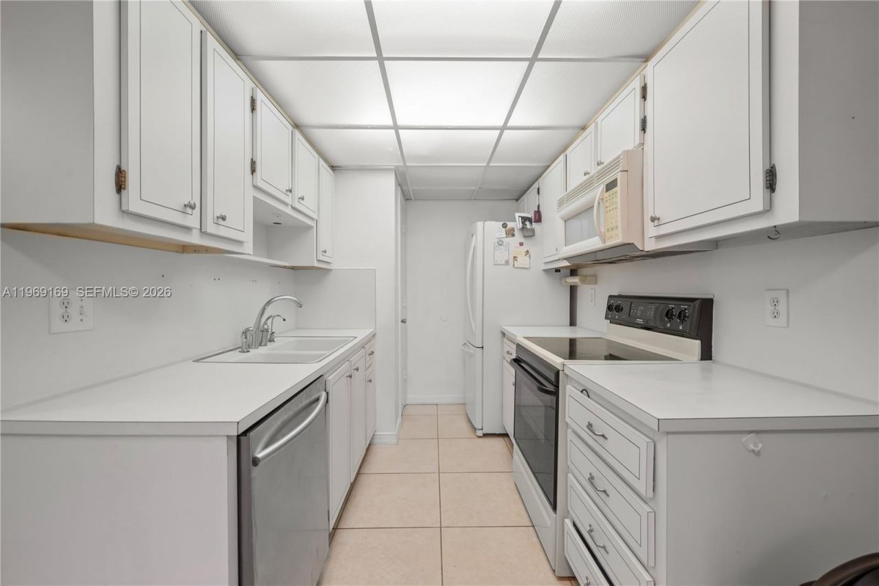 670 Tennis Club Dr, Unit 307, Fort Lauderdale, FL 33311 Photo