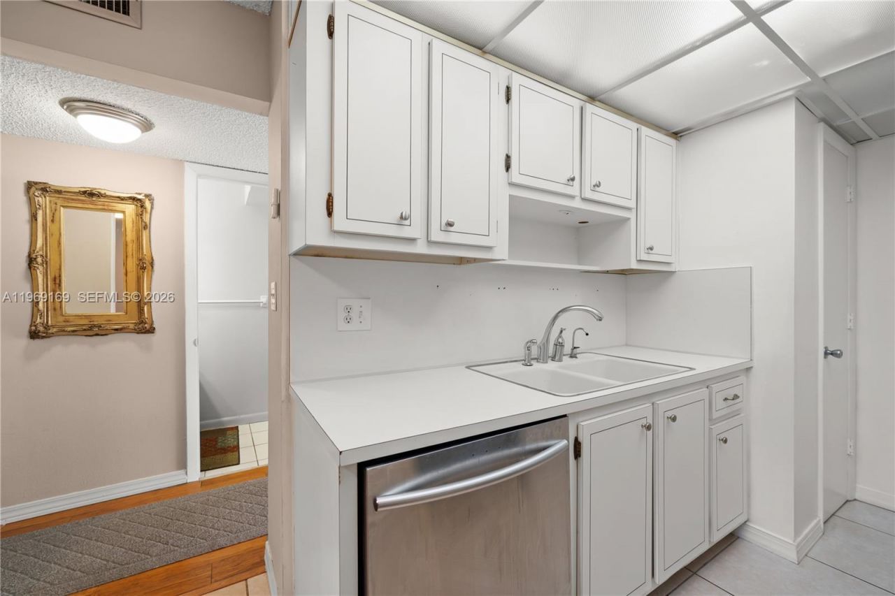 670 Tennis Club Dr, Unit 307, Fort Lauderdale, FL 33311 Photo