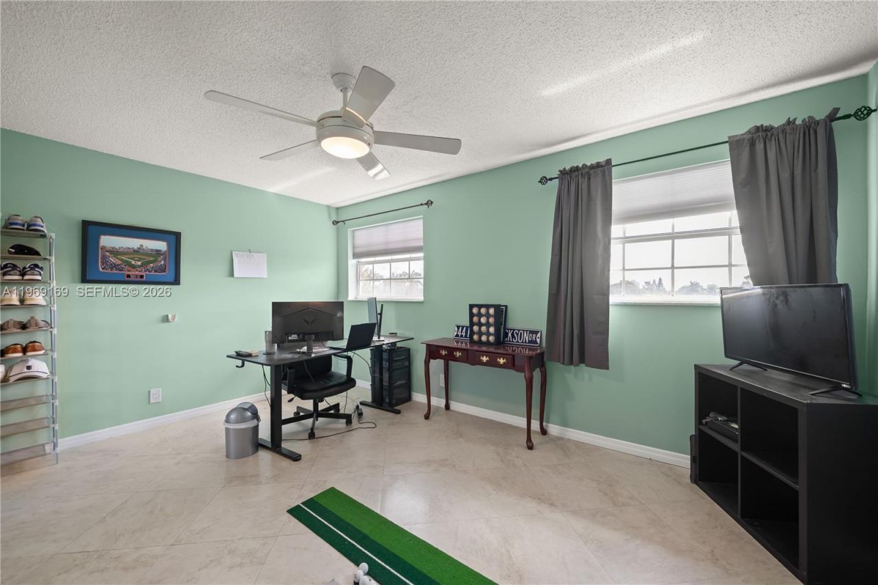 670 Tennis Club Dr, Unit 307, Fort Lauderdale, FL 33311 Photo