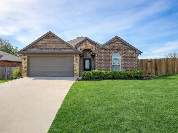 110 Hummingbird Drive, Weatherford, TX 76088