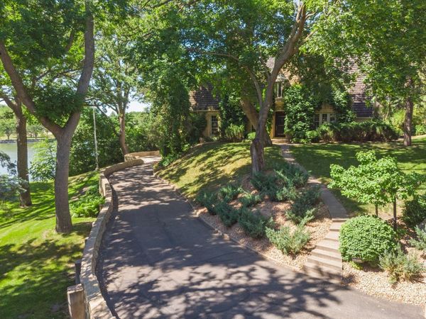 435 Washington Avenue W, Hutchinson, MN 55350