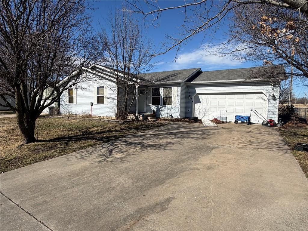 2177 Webbwood Drive, Webb City, MO 64870 Main Photo