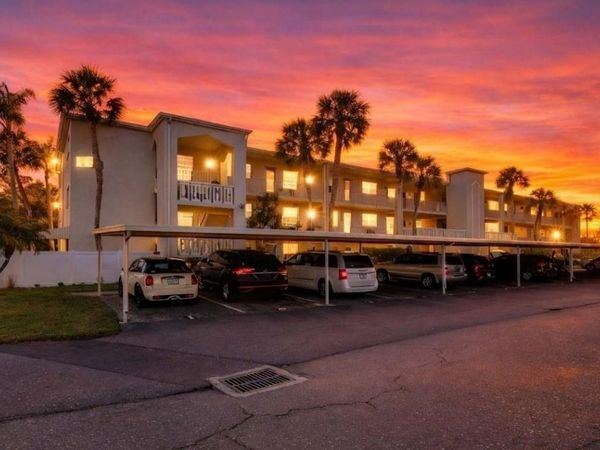 946 VIRGINIA STREET, Unit 201, DUNEDIN, FL 34698