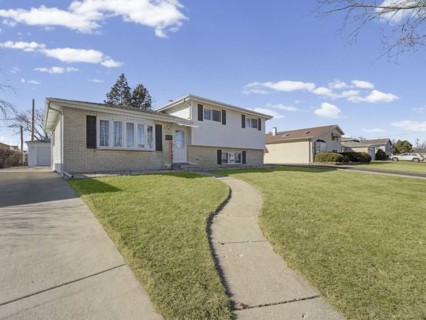 102 S Adeline Avenue, Addison, IL 60101