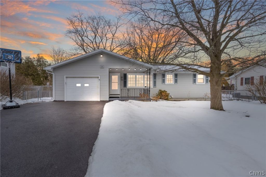 408 Stillwell Circle, East Syracuse, NY 13057 Main Photo