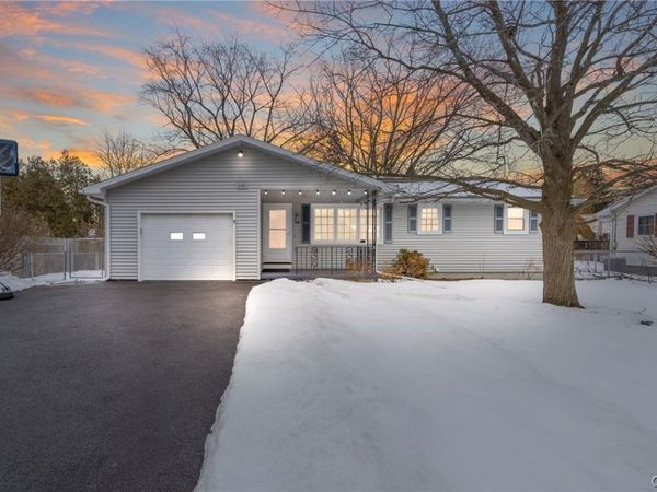 408 Stillwell Circle, East Syracuse, NY 13057