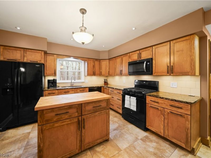 17886 Lost Trail, Chagrin Falls, OH 44023 Photo 9