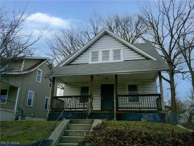 815 Longview Avenue, Akron, OH 44307 Photo 1