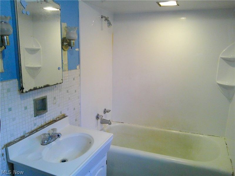 815 Longview Avenue, Akron, OH 44307 Photo 12