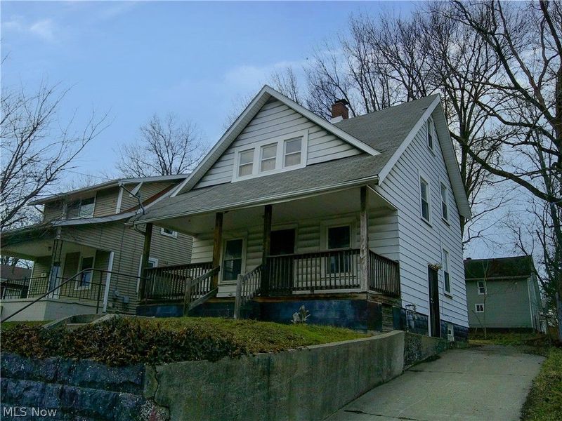 815 Longview Avenue, Akron, OH 44307 Photo 2