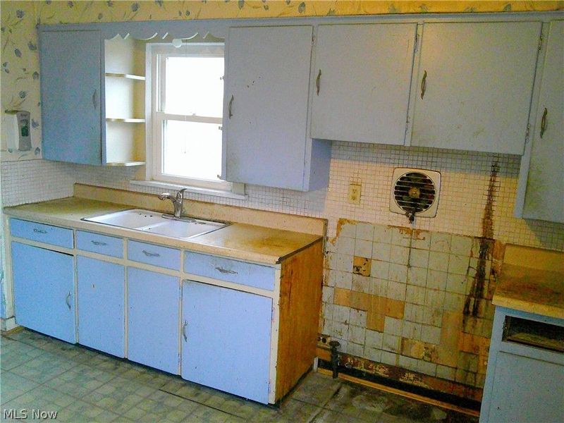 815 Longview Avenue, Akron, OH 44307 Photo 8