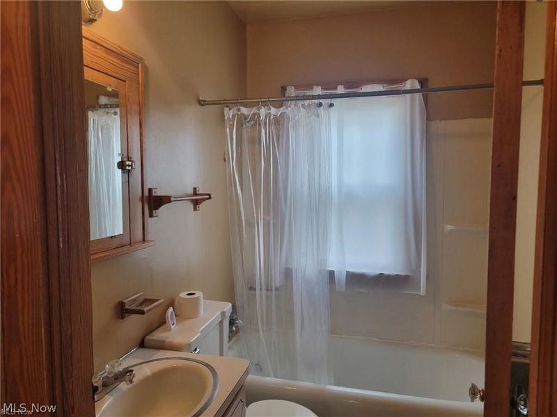 3911 Biddulph Avenue, Cleveland, OH 44109 Photo 13