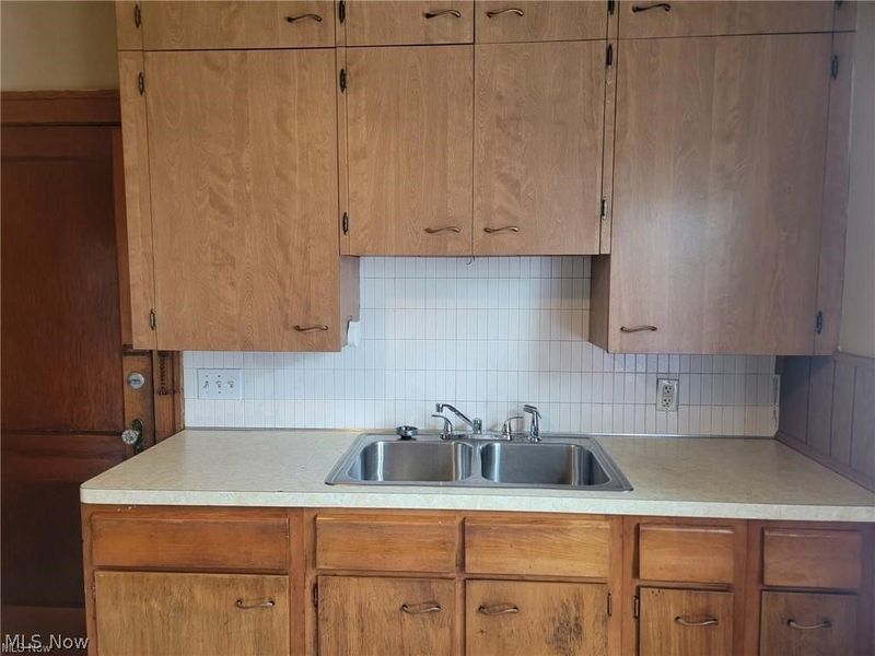 3911 Biddulph Avenue, Cleveland, OH 44109 Photo 9