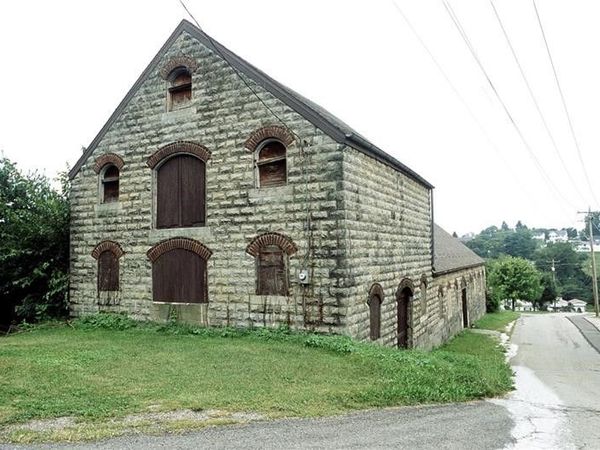 62 Fairview/325 Oak Hall, Uniontown, PA 15401