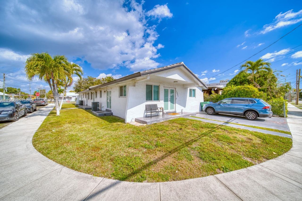 2841 SW 24th Ter, Miami, FL 33145 Photo