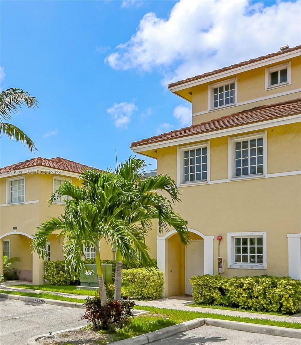 2054 NE 167th St, Unit 3-122, North Miami Beach, FL 33162 Photo